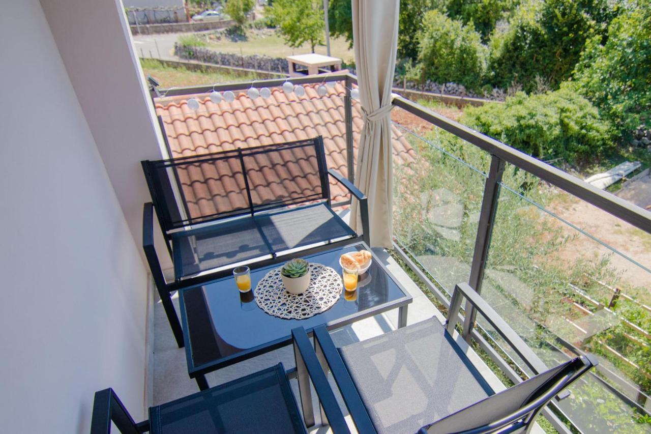 Apartments Aki Malinska Ngoại thất bức ảnh