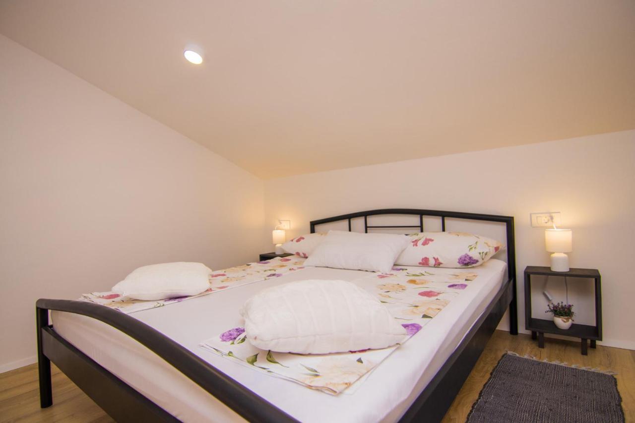Apartments Aki Malinska Ngoại thất bức ảnh